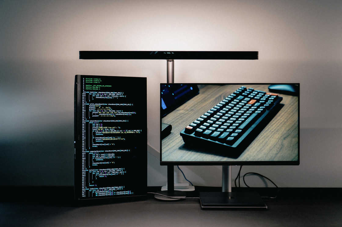 屏幕挂灯的九年迭代:从初代 ScreenBar 到 iScreenBar